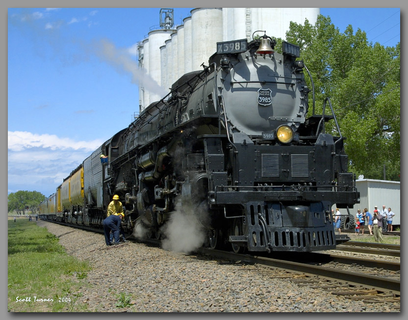 Photo: UP Challenger 3985 pauses at Lodgepole, NE