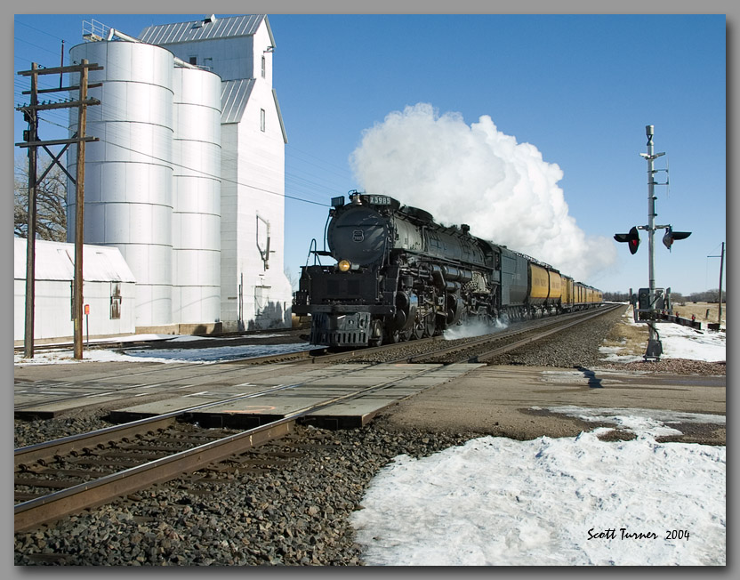 Photo: UP Challenger 3985 moves through Lodgepole, NE on a cold winter day